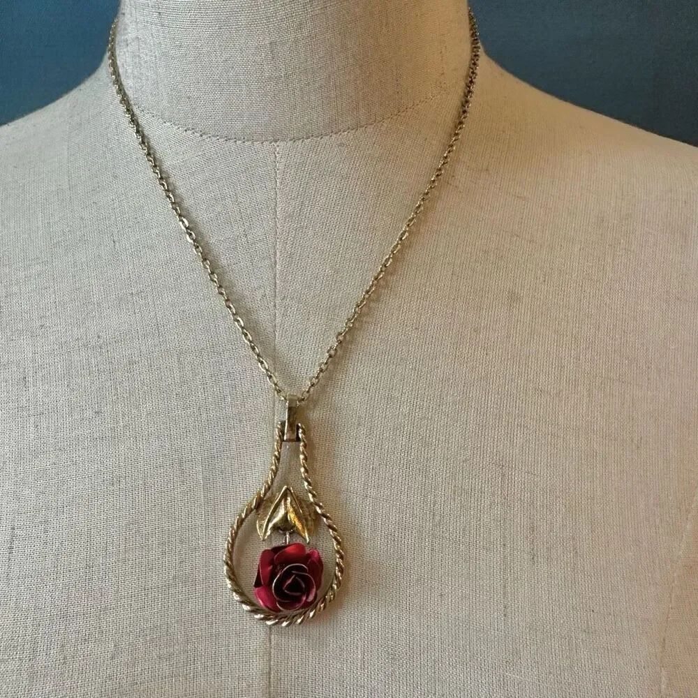 Vintage gold tone red flower teardrop pendant necklace